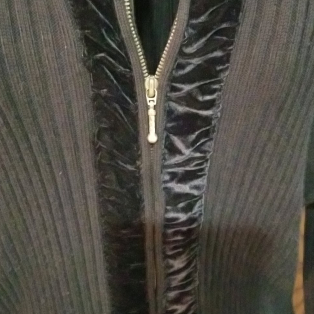 Sweater - Picture 4 of 7